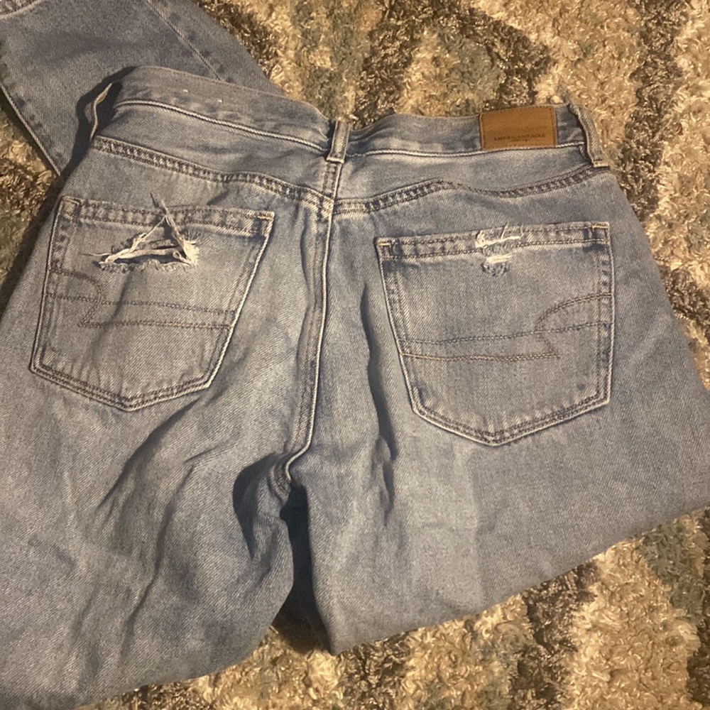 Woman’s size 4 American eagle light wash hole jeans - Picture 8 of 10